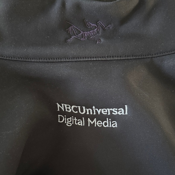 Arc'teryx Women’s Performance Jacket in Black - Picture 4 of 4